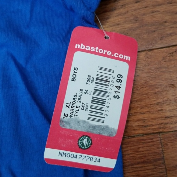 NBA Store Boys GSW FINALS CHAMPIONS NWT SHIRT - Picture 4 of 4